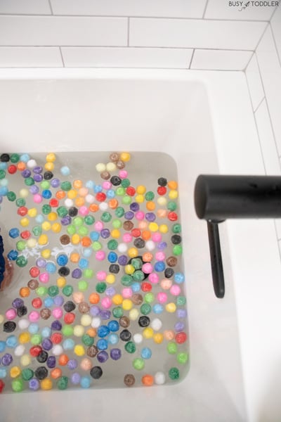 A Pom poms in the bath activity set up.